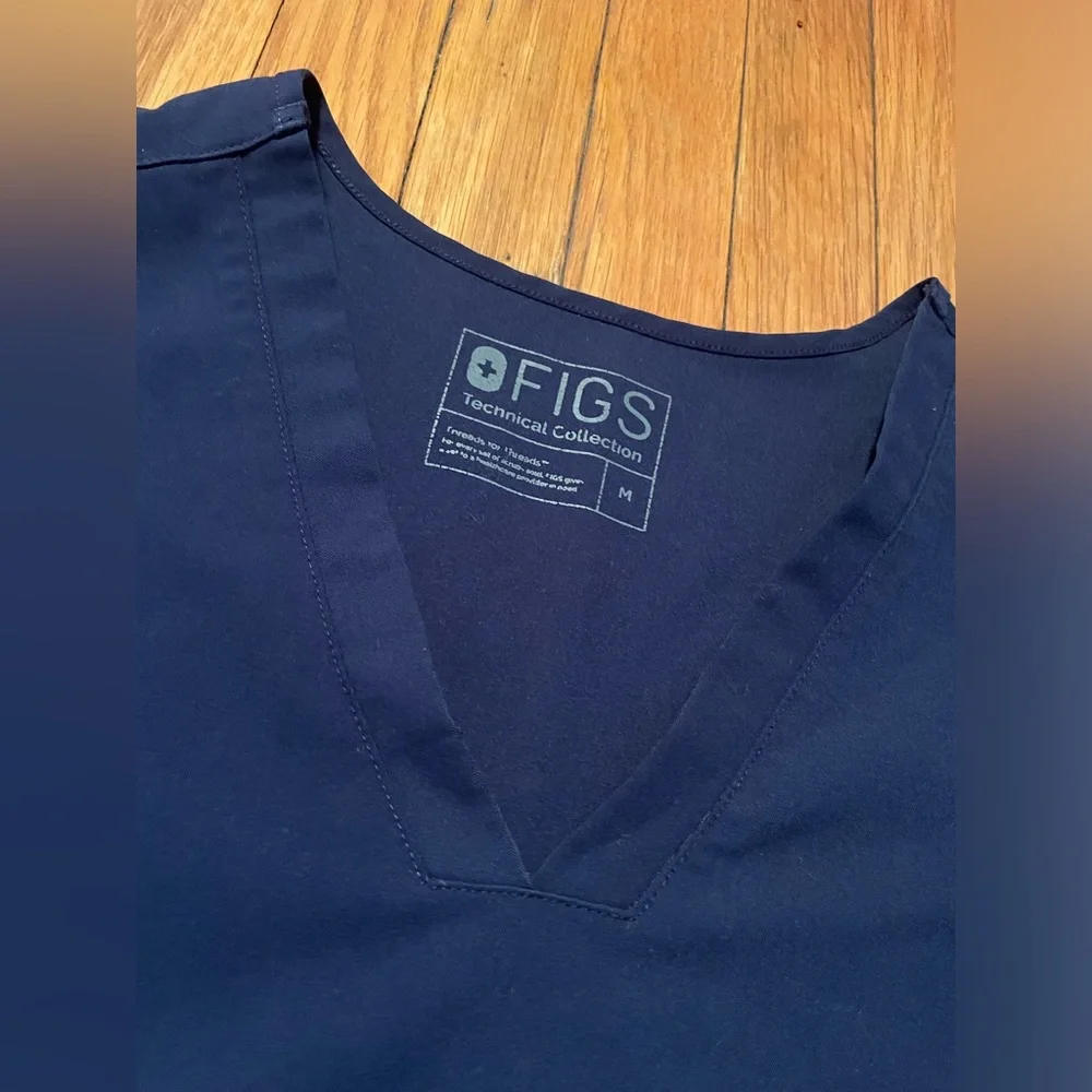 Figs scrub tops bundle - Picture 7 of 7